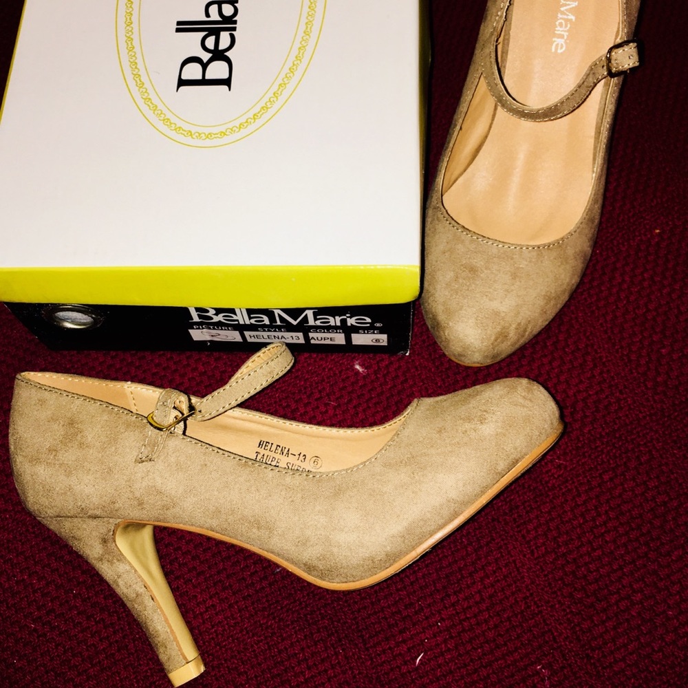 NWT Bella Marie Tan Suede Mary Jane Heels Size 6